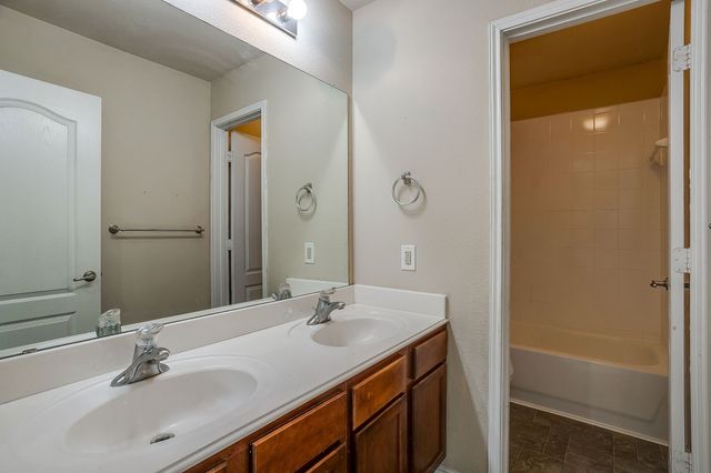 7004 Alcala, Grand Prairie, TX 75054