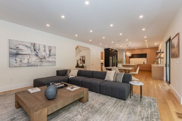 63 Drumlin Rd, Newton, MA 02459