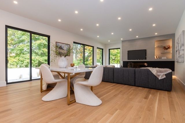 63 Drumlin Rd, Newton, MA 02459