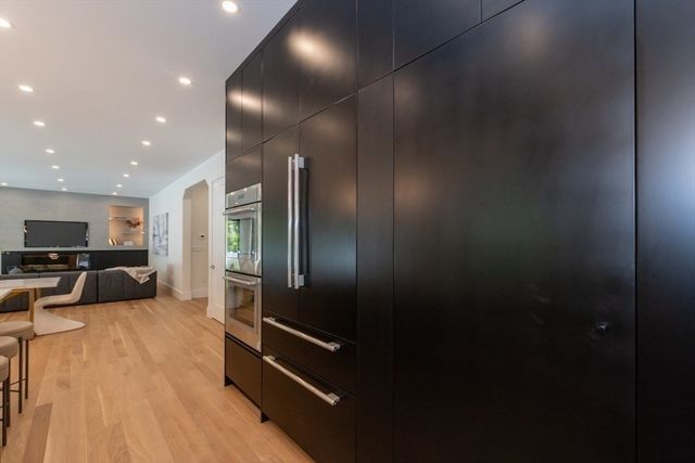 63 Drumlin Rd, Newton, MA 02459