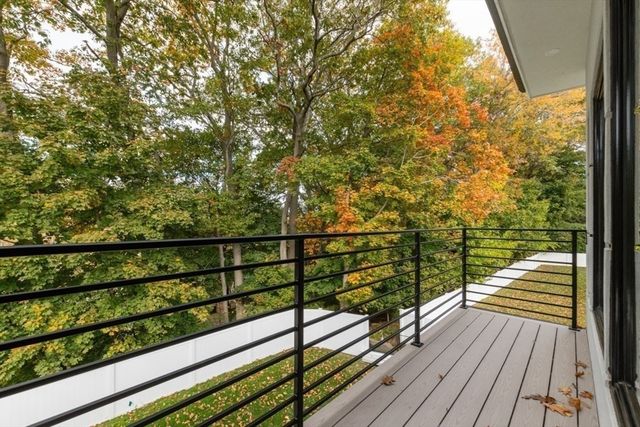 63 Drumlin Rd, Newton, MA 02459