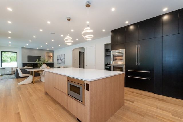 63 Drumlin Rd, Newton, MA 02459