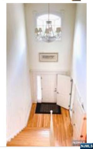 18 Florence Avenue, Cresskill, NJ 07626