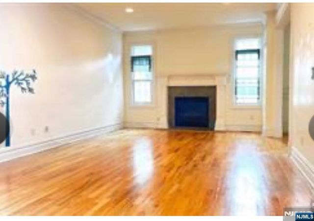 18 Florence Avenue, Cresskill, NJ 07626