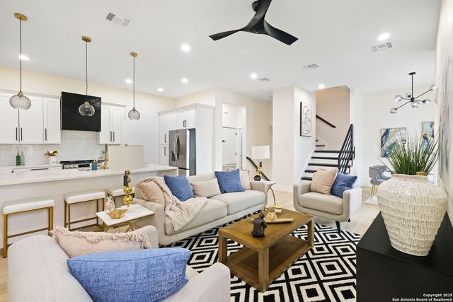 1019 S Hackberry Unit 102, San Antonio, TX 78210