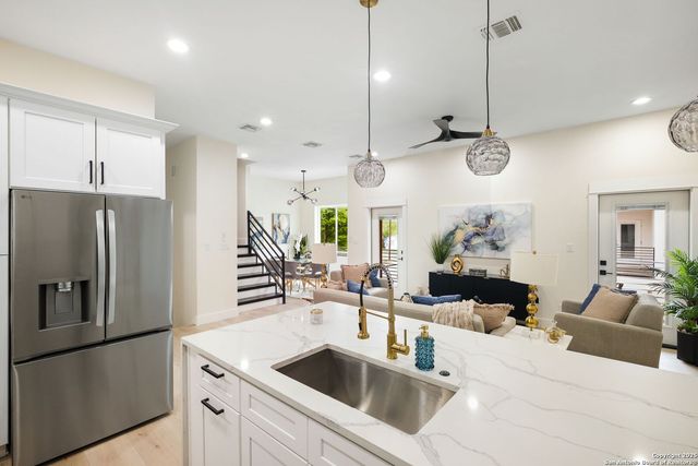 1019 S Hackberry Unit 102, San Antonio, TX 78210