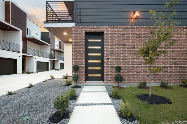 1019 S Hackberry Unit 102, San Antonio, TX 78210