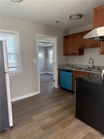8210 Simons DR, Norfolk, VA 23505