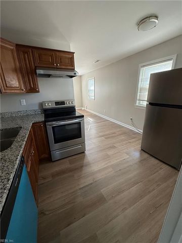 8210 Simons DR, Norfolk, VA 23505
