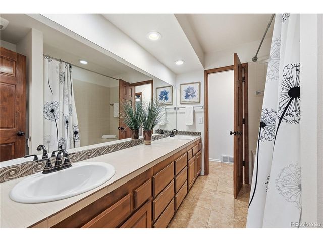 3086 E Hinsdale Ave, Centennial, CO 80122
