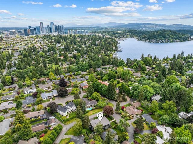 8458 NE 9th Street, Medina, WA 98039