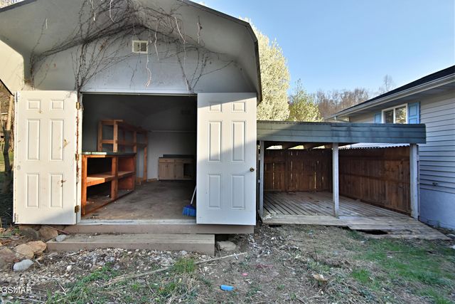 2737 Clabo Road, Sevierville, TN 37862