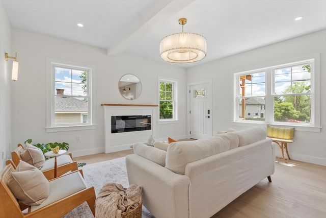 60 Neillian Street, Bedford, MA 01730