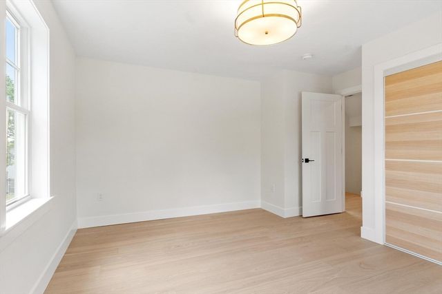 60 Neillian Street, Bedford, MA 01730