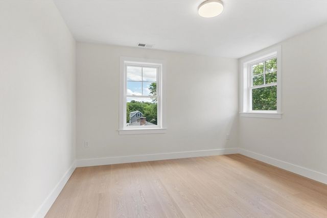 60 Neillian Street, Bedford, MA 01730