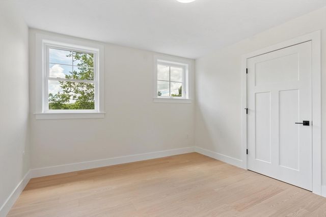 60 Neillian Street, Bedford, MA 01730