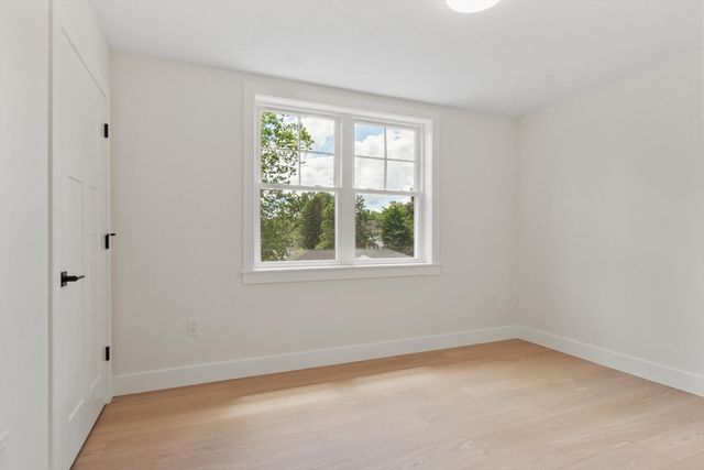 60 Neillian Street, Bedford, MA 01730