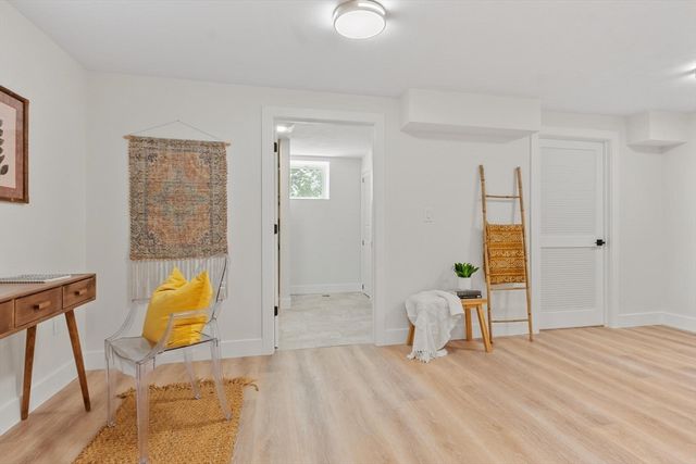 60 Neillian Street, Bedford, MA 01730