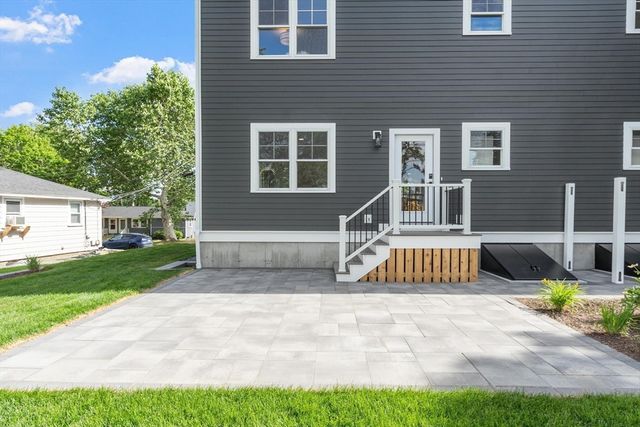 60 Neillian Street, Bedford, MA 01730