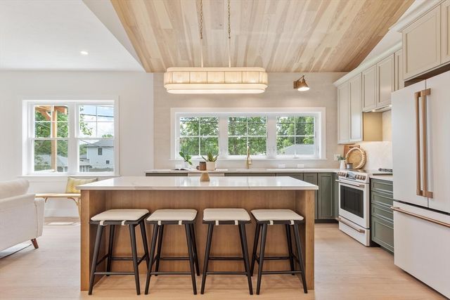 60 Neillian Street, Bedford, MA 01730
