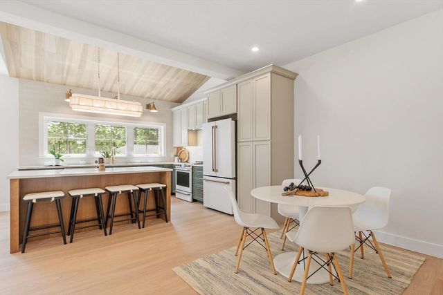 60 Neillian Street, Bedford, MA 01730