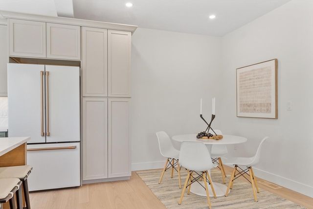 60 Neillian Street, Bedford, MA 01730