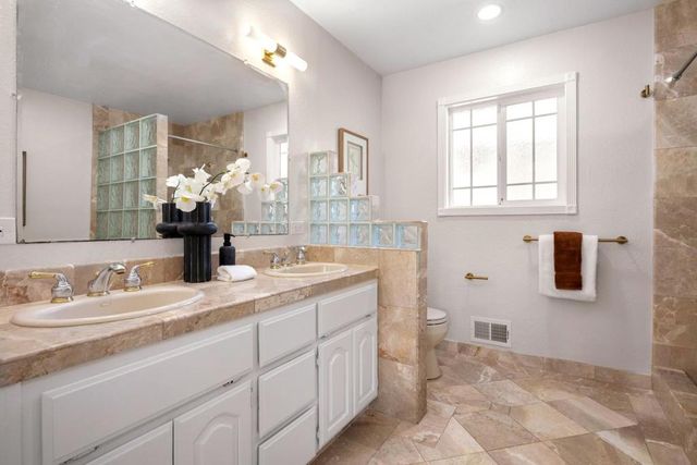 881 Highlands Circle, Los Altos, CA 94024