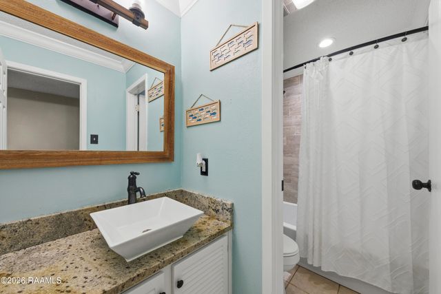 200 Lodge Drive 806, Lafayette, LA 70506