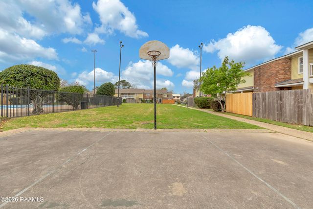 200 Lodge Drive 806, Lafayette, LA 70506