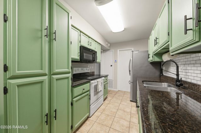 200 Lodge Drive 806, Lafayette, LA 70506