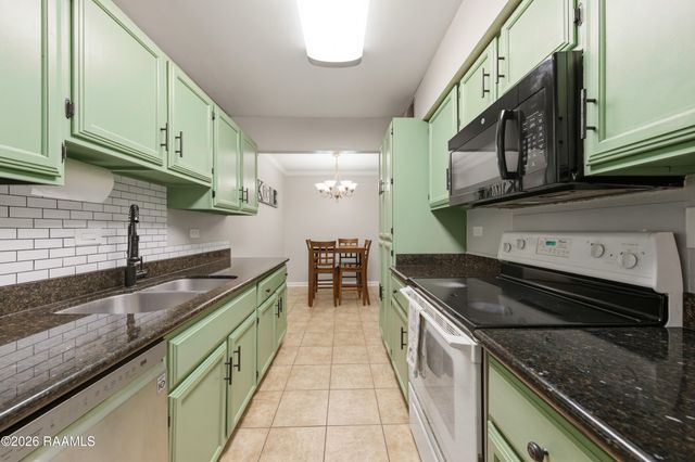 200 Lodge Drive 806, Lafayette, LA 70506
