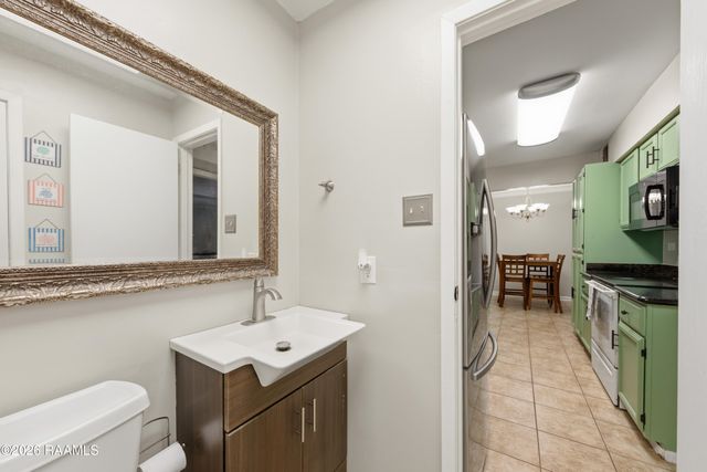 200 Lodge Drive 806, Lafayette, LA 70506