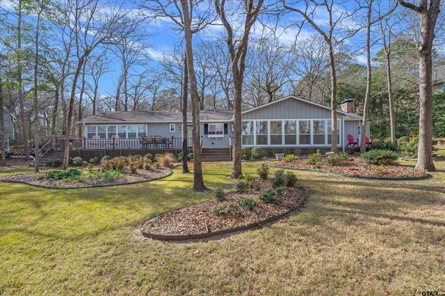 327 Peaceful Woods Trail, Holly Lake Ranch, TX 75765