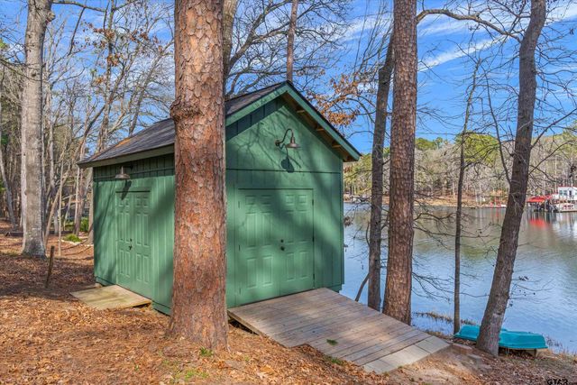 327 Peaceful Woods Trail, Holly Lake Ranch, TX 75765