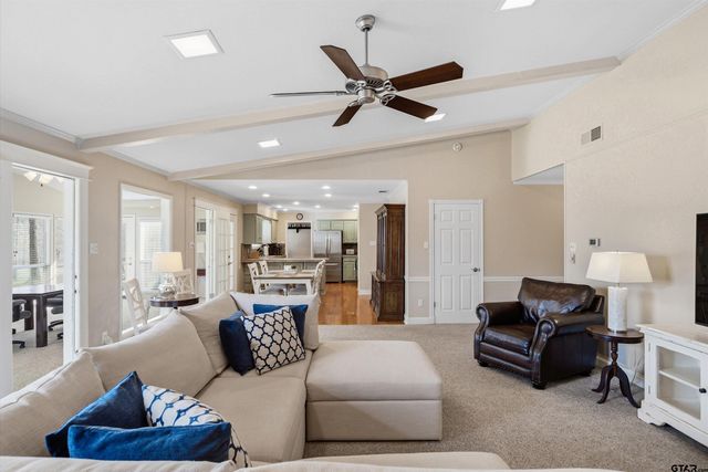 327 Peaceful Woods Trail, Holly Lake Ranch, TX 75765