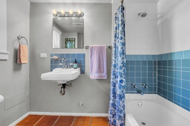 2608 Hopkins Street, Houston, TX 77006