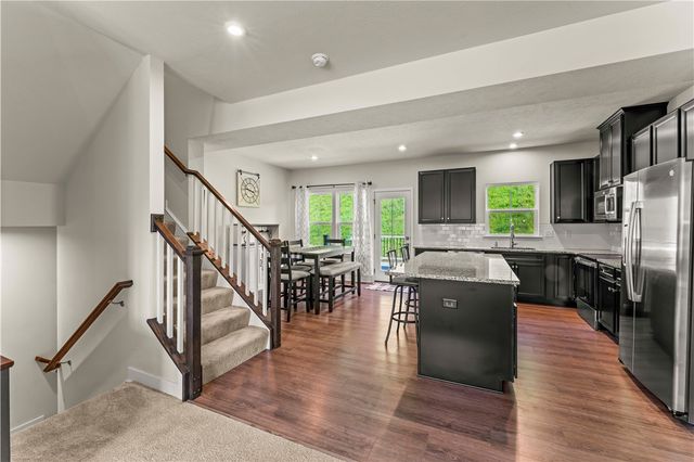 702 GREENWOOD DR, North Strabane, PA 15317