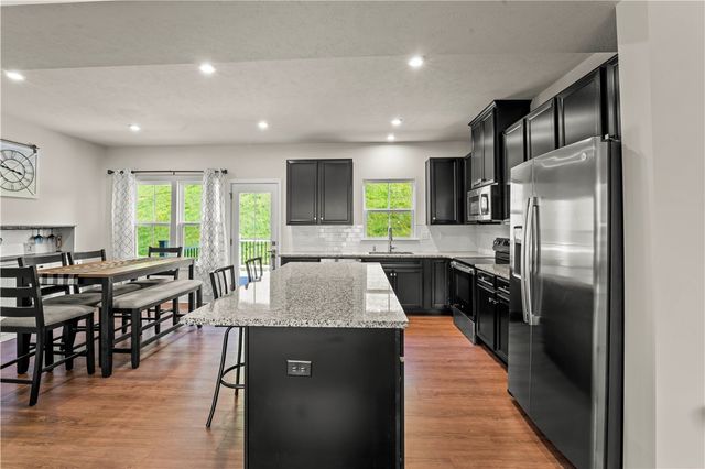 702 GREENWOOD DR, North Strabane, PA 15317