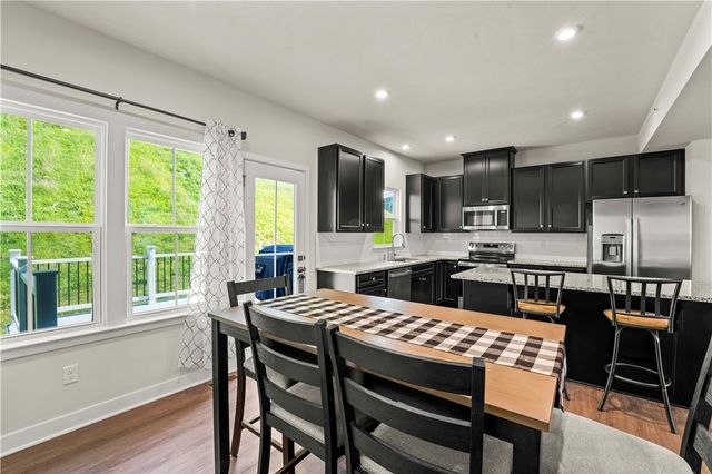 702 GREENWOOD DR, North Strabane, PA 15317