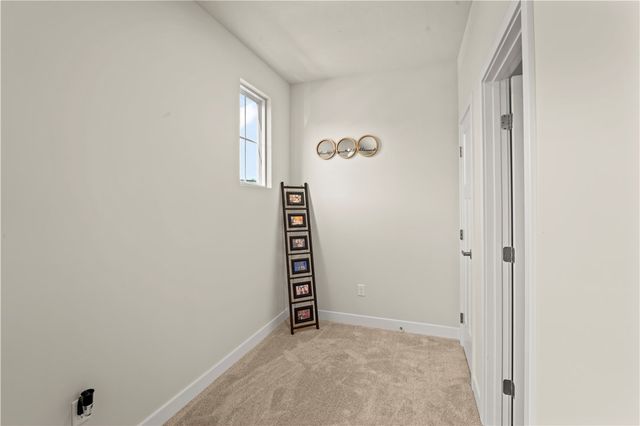 702 GREENWOOD DR, North Strabane, PA 15317
