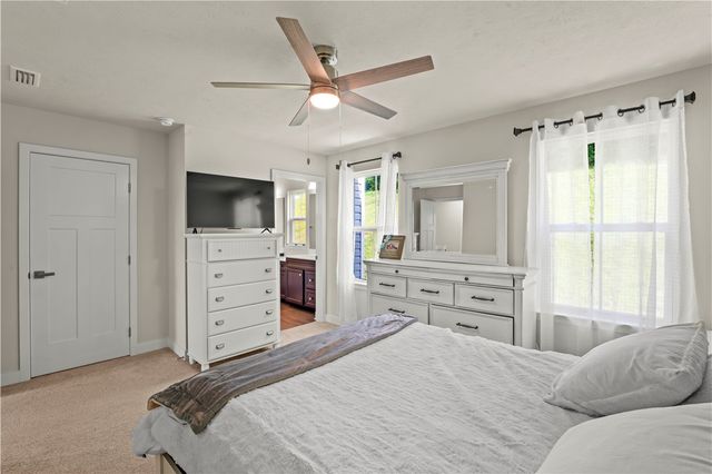 702 GREENWOOD DR, North Strabane, PA 15317