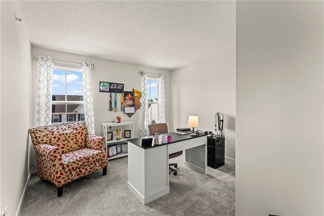 702 GREENWOOD DR, North Strabane, PA 15317