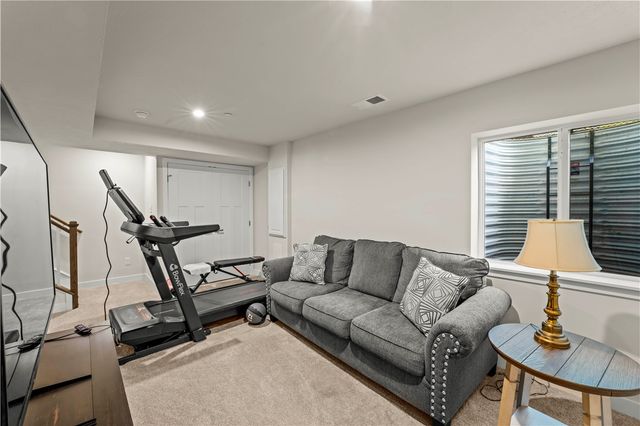 702 GREENWOOD DR, North Strabane, PA 15317