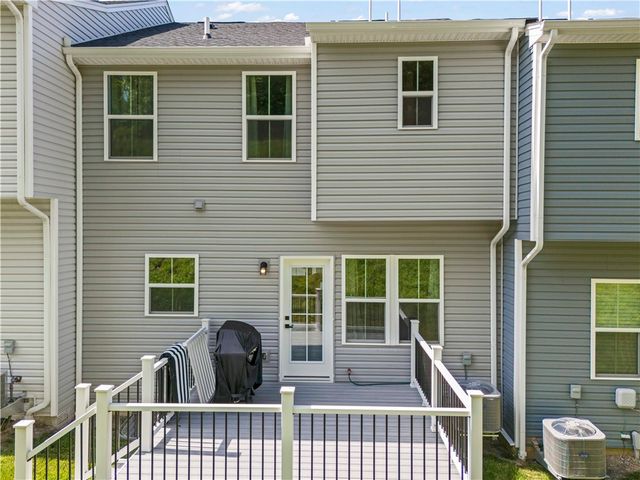 702 GREENWOOD DR, North Strabane, PA 15317