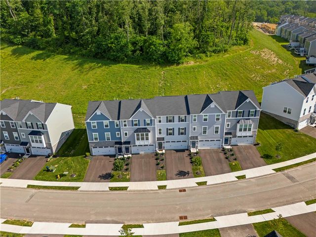 702 GREENWOOD DR, North Strabane, PA 15317