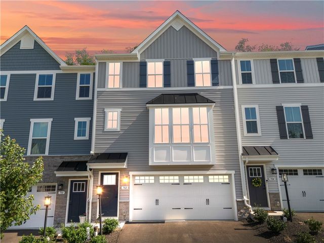 702 GREENWOOD DR, North Strabane, PA 15317