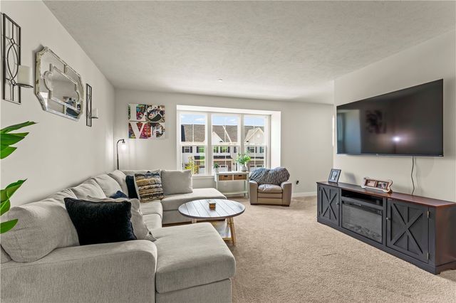 702 GREENWOOD DR, North Strabane, PA 15317