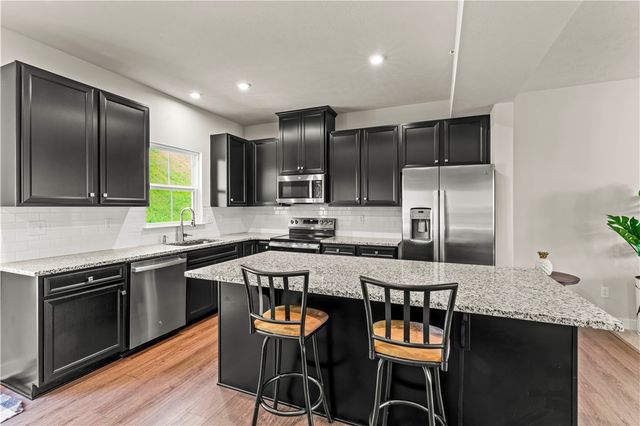 702 GREENWOOD DR, North Strabane, PA 15317