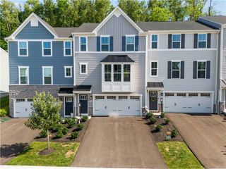 702 GREENWOOD DR, North Strabane, PA 15317