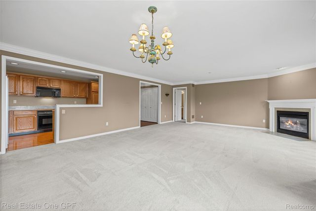 12 Pointe Park Place, Grosse Pointe Park, MI 48230